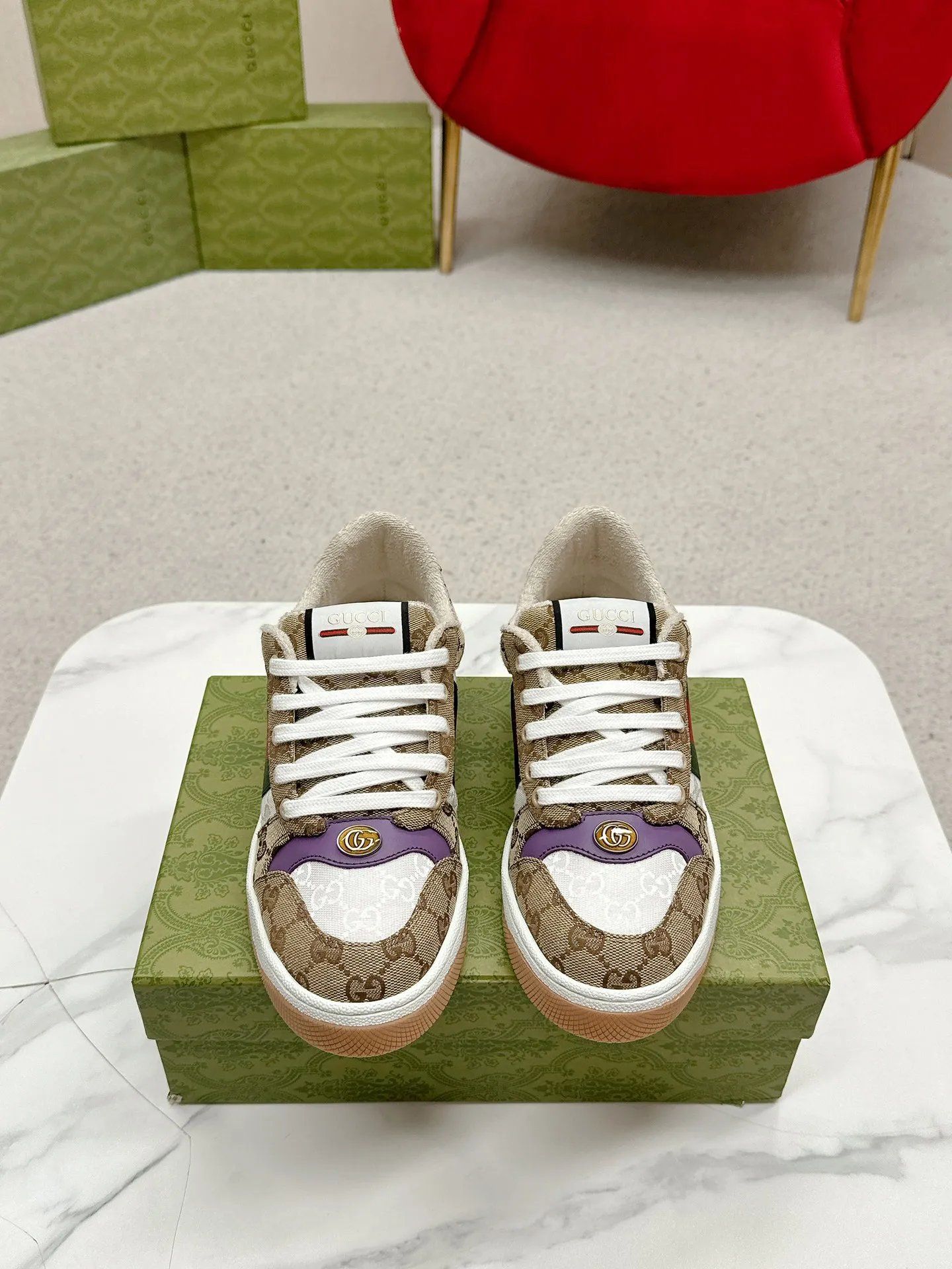 👟👟Ex-factory price 480👟👟 Gucci————Purchase version GG series distressed dirty shoes-hot style is coming! 9 times out of 10 sales, you will definitely get the money. Ready stock! Spot goods! Spot goods! New colors added - the ultimate version on the market! Purchase the original version and develop it... fabric, material, outsole, and details can be compared at will! Open-mold Swarovski one-to-one replica rhinestone chain...Metal cherry pendant...Metal double G crystal cylindrical mark...Gucci original customized narrow webbing...Super flash series - flash diamond chain. The cherry decoration is detachable and can be changed into two to match with each other to show your personality. Exclusive color-brushed cowhide fabric. Hand-made distressed is very textured and has a sense of luxury! The details of the workmanship can be seen in the drawings, and no line is missed. The original terry cloth is delicate, soft and more comfortable and breathable. The privately stamped two-color original TPU outsole (lower layer is wider, upper layer is narrower). Matching packaging⭐️ Size: Female 35-40 (Female 41 customized)